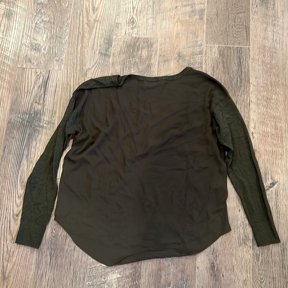 Loft Woman’s Green Long Sleeve Size Small - Picture 3 of 5